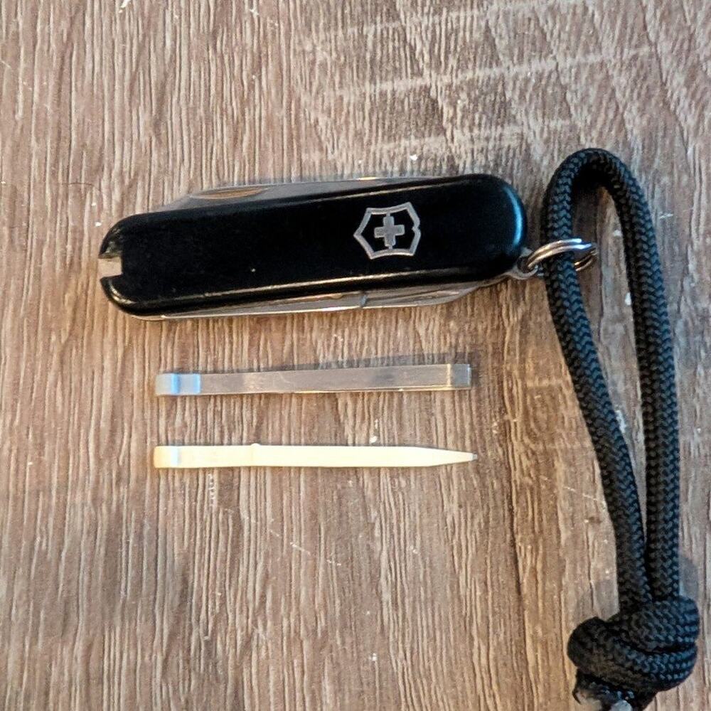 Victorinox Classic SD Swiss Army Knife - Black